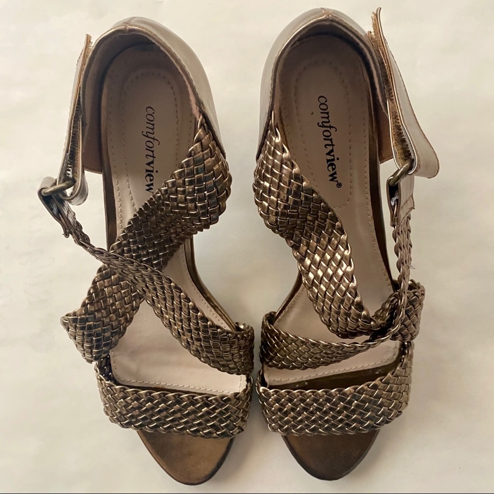 Women’s ComfortView Gold Dressy Heel